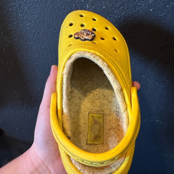 Crocs Yellow Casual Clogs with Fuzzy Liner Size 2 - Picture 6 of 10